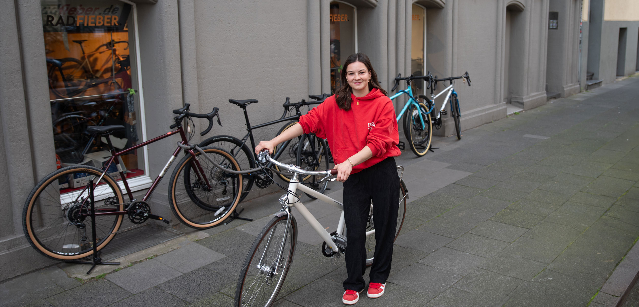 Glückliche Radfieber Kundin