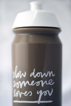 Liix MANAMOLOTOV SLOW DOWN SOMEONE LOVES YOU Trinkflasche / 500ml  3